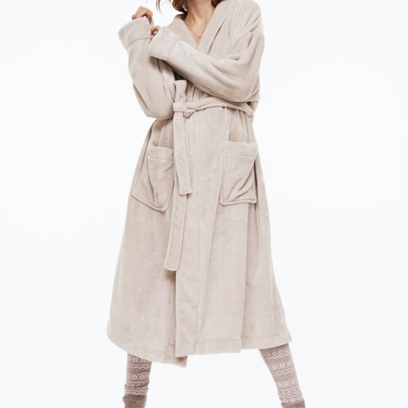 (NWT) H&M - taupe fleece bath robe - Picture 2 of 7